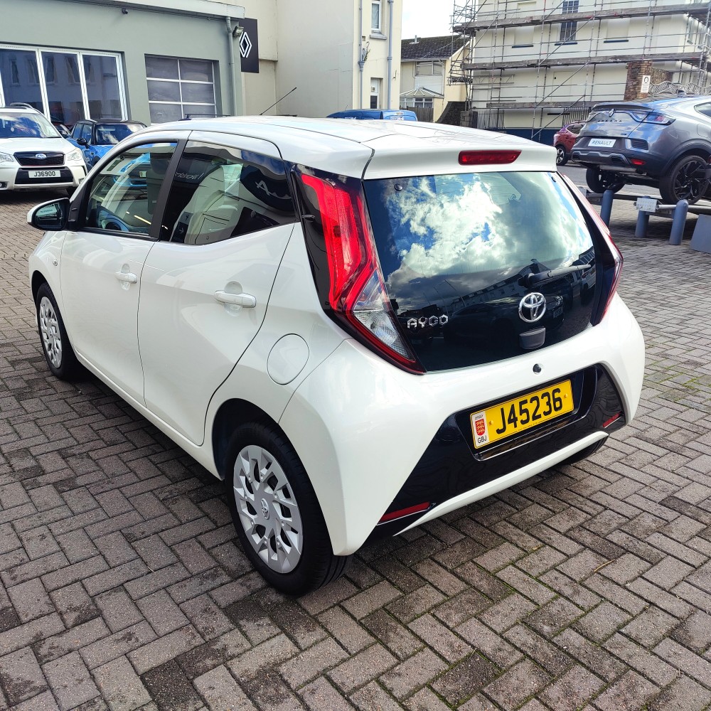 2021 Toyota Aygo X Play Nav 1.0i VVT-I 71 BHP Manual 5 Door Hatch