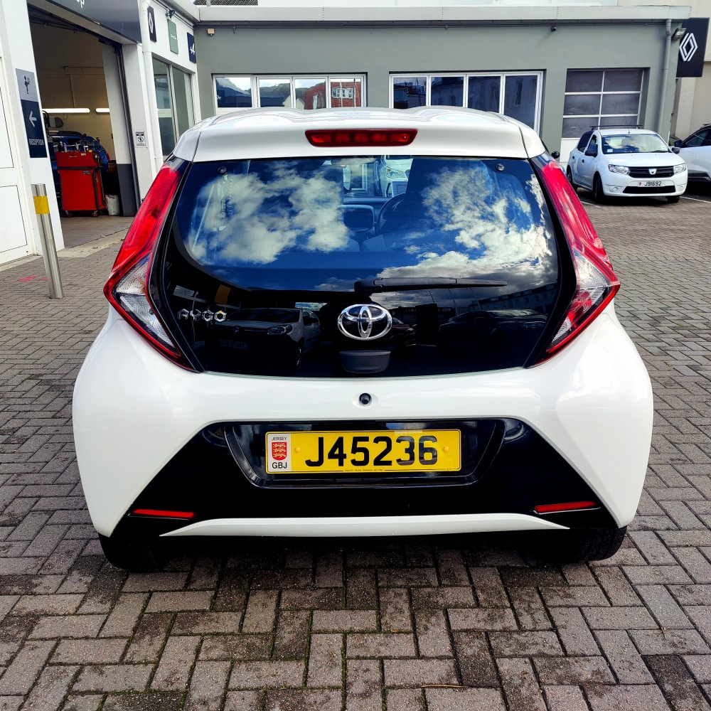 2021 Toyota Aygo X Play Nav 1.0i VVT-I 71 BHP Manual 5 Door Hatch