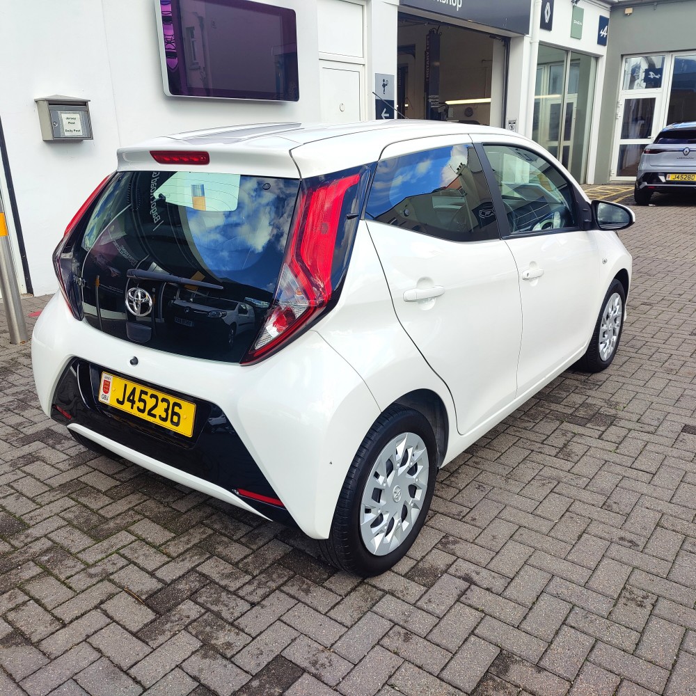 2021 Toyota Aygo X Play Nav 1.0i VVT-I 71 BHP Manual 5 Door Hatch