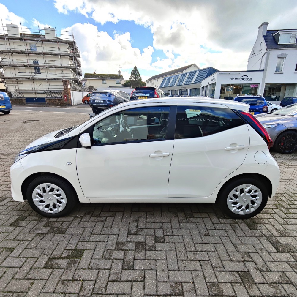 2021 Toyota Aygo X Play Nav 1.0i VVT-I 71 BHP Manual 5 Door Hatch