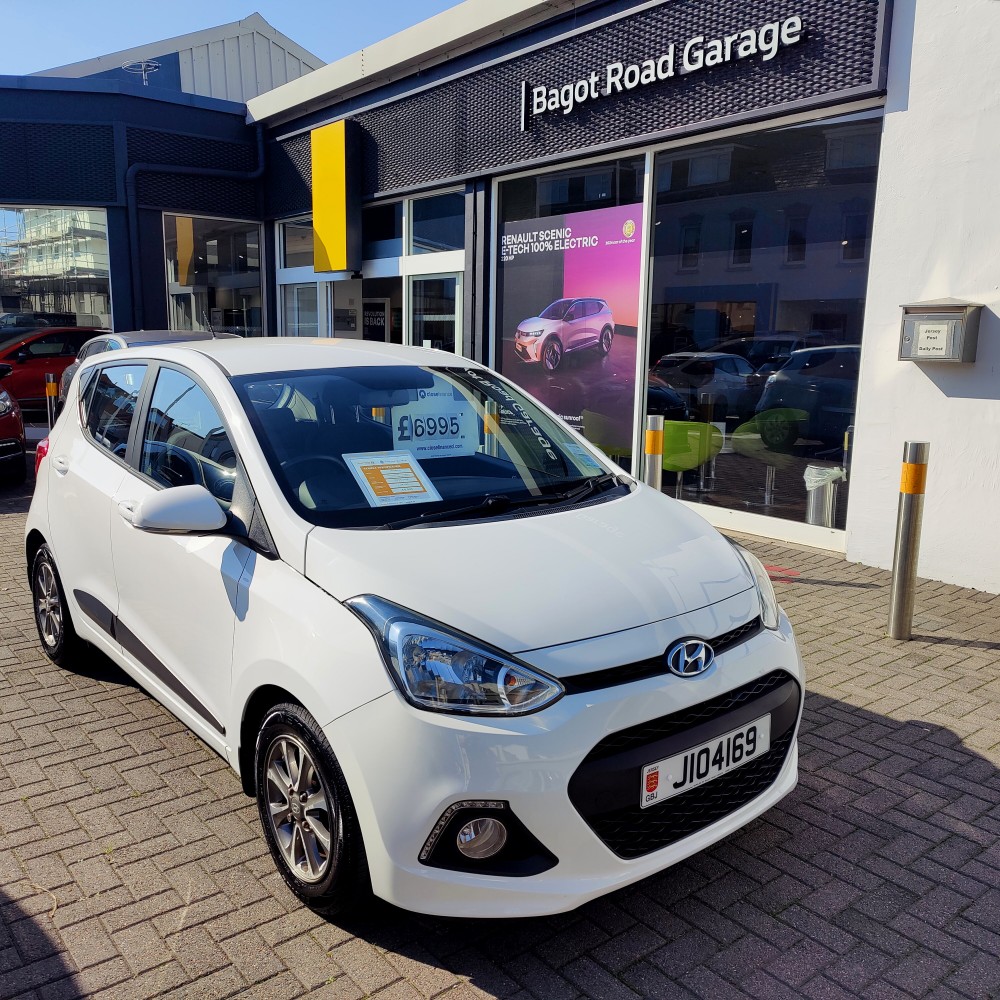 2015 Hyundai i10 Premium 1.2 87 BHP Manual 5 Door Hatch