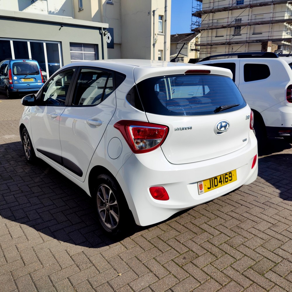 2015 Hyundai i10 Premium 1.2 87 BHP Manual 5 Door Hatch