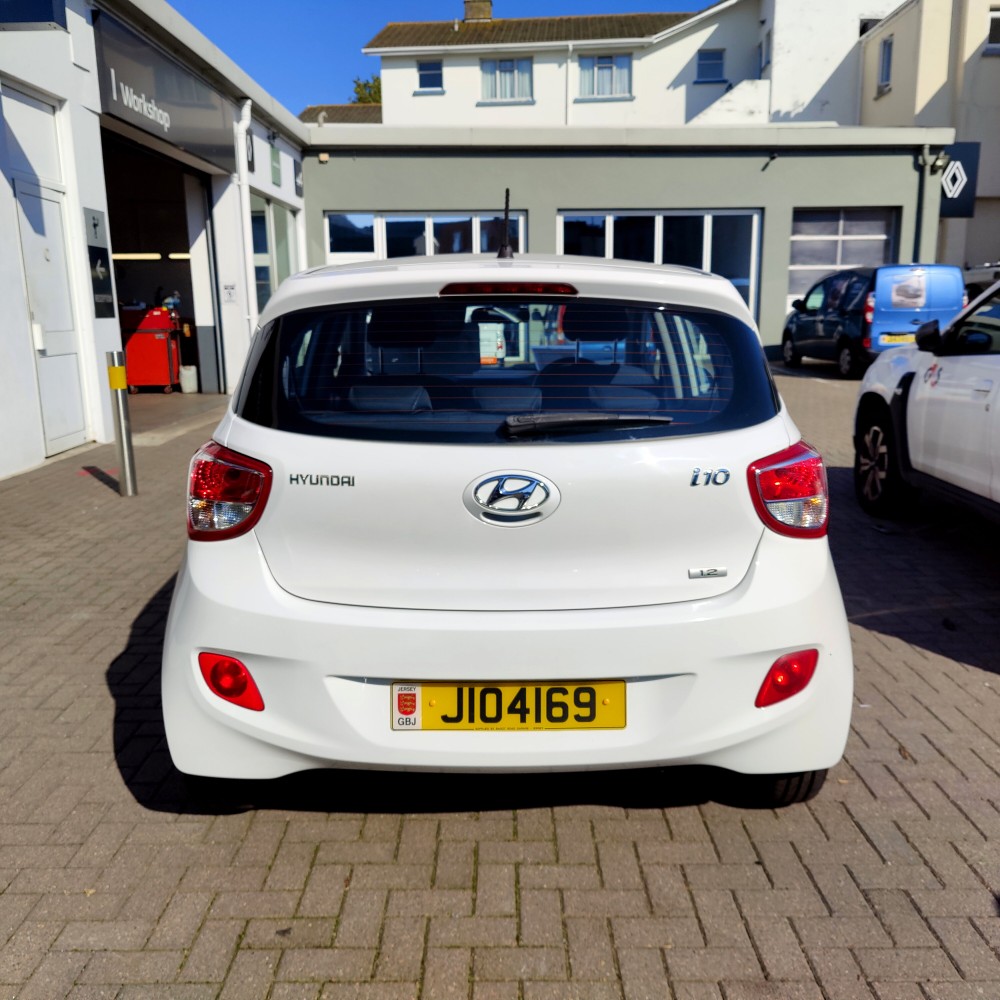 2015 Hyundai i10 Premium 1.2 87 BHP Manual 5 Door Hatch