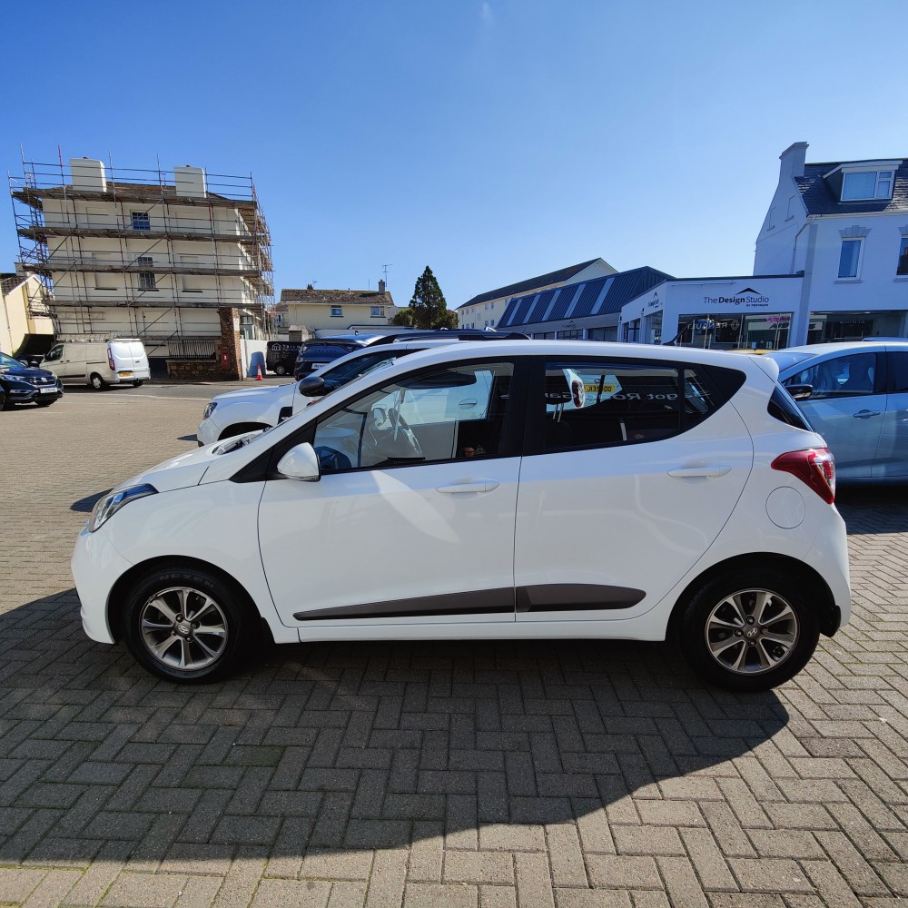 2015 Hyundai i10 Premium 1.2 87 BHP Manual 5 Door Hatch